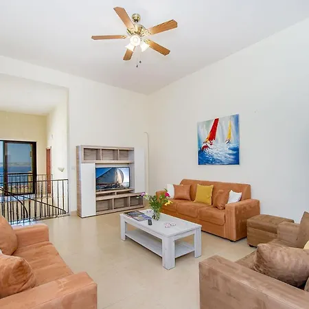 The Harbour Ghajnsielem