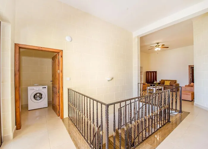 The Harbour カントリーハウス アインシーレム